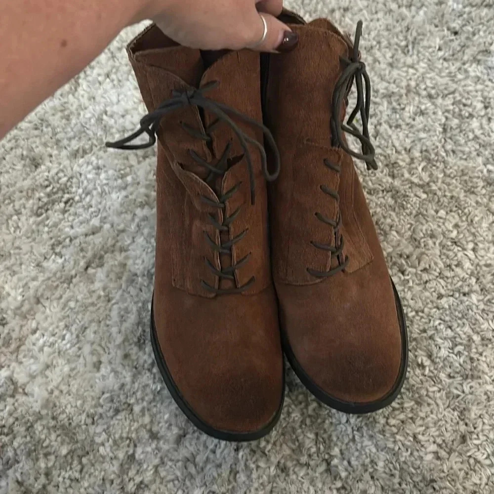 Very volatire bootie leather